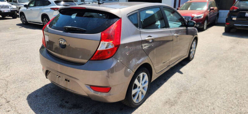 2013 Hyundai Accent SE