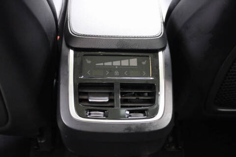 2022 Volvo XC90 T6 Momentum 6-Passenger