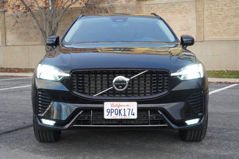 2025 Volvo XC60 B5 Plus Dark Theme