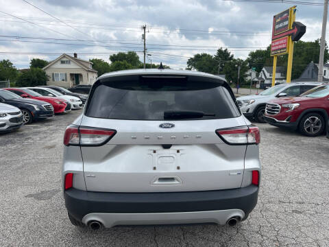 2020 Ford Escape SE
