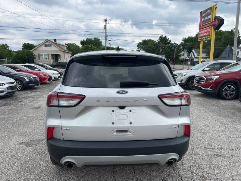 2020 Ford Escape SE