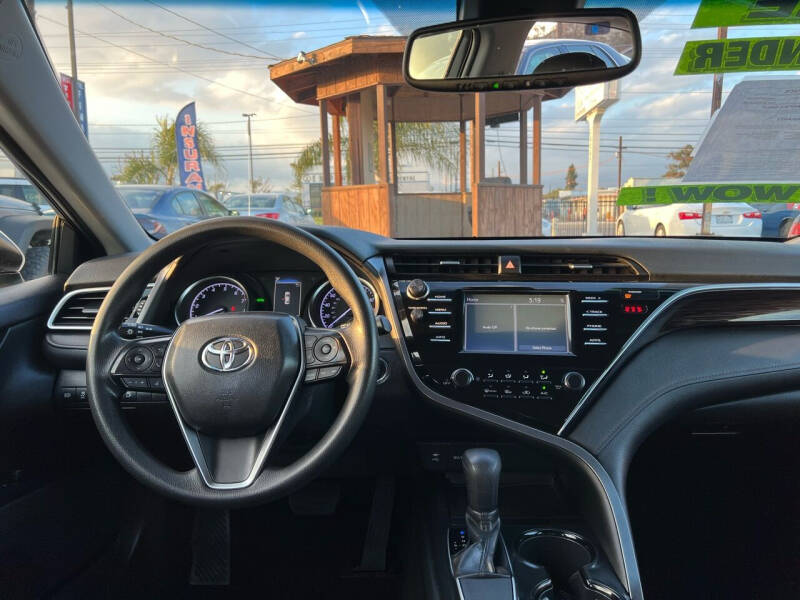 2018 Toyota Camry LE photo 11