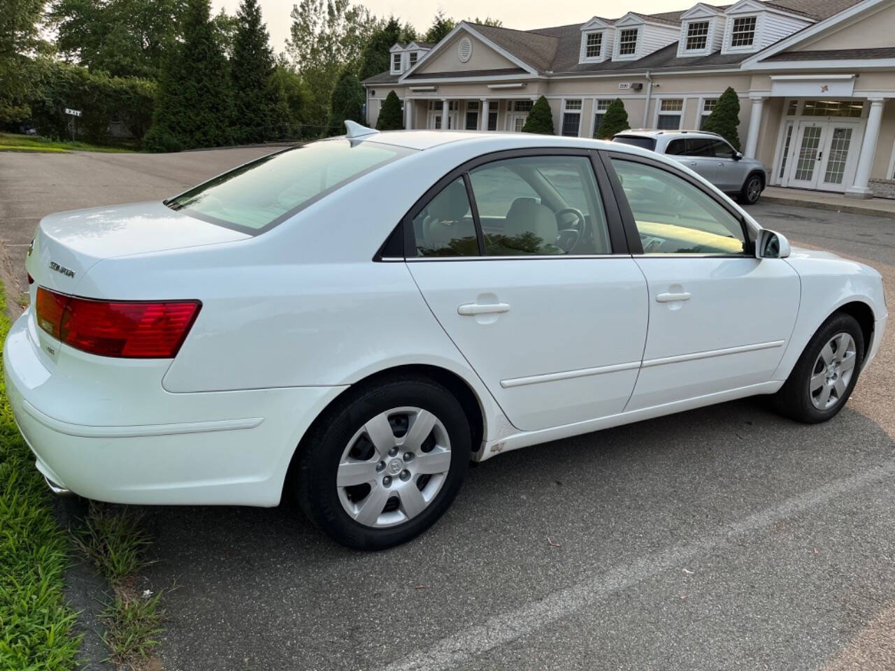 2009 Hyundai SONATA for sale at Auto Drive Sales & Service in Berlin, CT