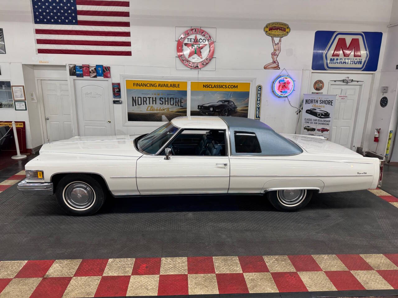 1975 Cadillac Coupe DeVille 36