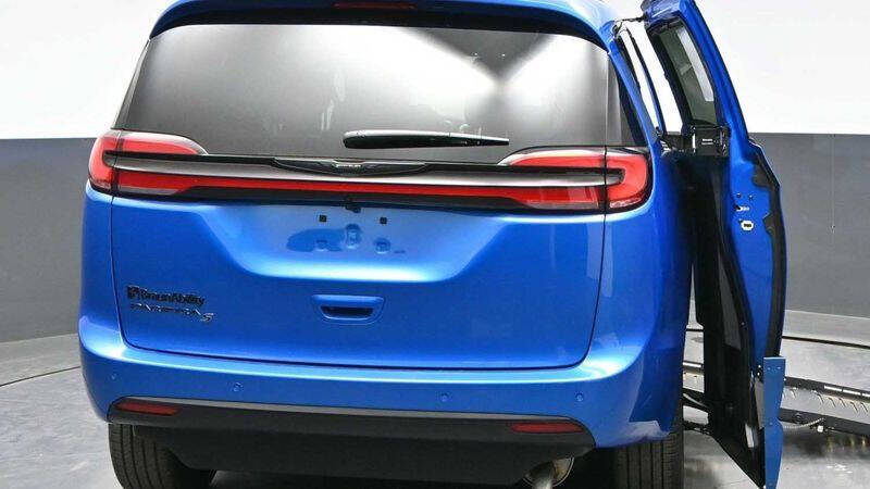 2026 Chrysler Pacifica Select