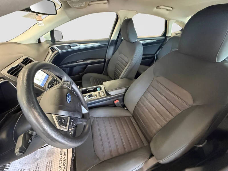2020 Ford Fusion SE
