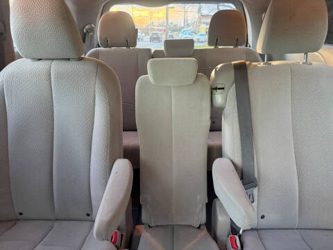 2014 Toyota Sienna LE 8-Passenger