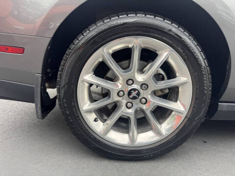 2011 Ford Mustang V6 Premium