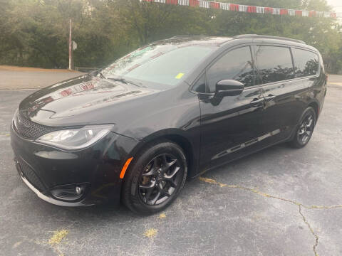 2019 Chrysler Pacifica for sale at Howard Johnson's  Auto Mart, Inc. in Hot Springs AR