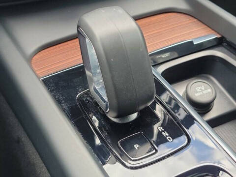 2023 Volvo XC60 B5 Plus Dark Theme