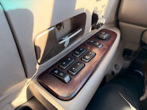 2005 Lincoln Town Car Signature Limited