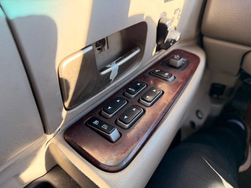 2005 Lincoln Town Car Signature Limited