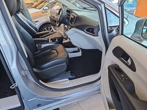 2017 Chrysler Pacifica Touring Plus