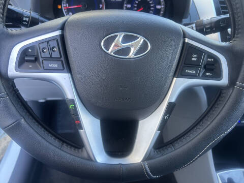 2012 Hyundai Accent SE