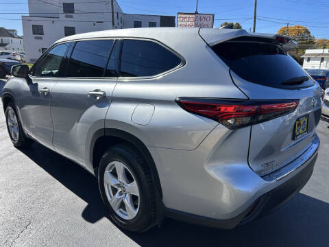 2022 Toyota Highlander LE