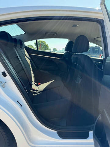 2019 Hyundai Elantra SE