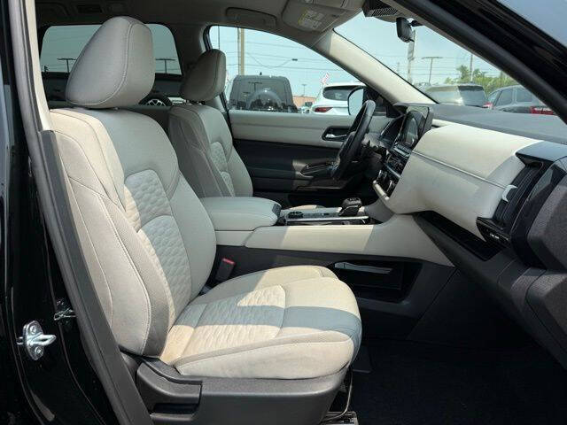 2022 Nissan Pathfinder SV