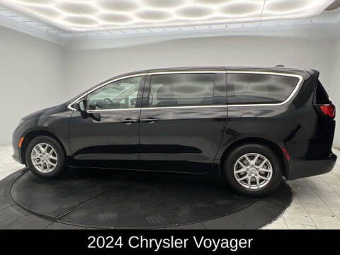 2024 Chrysler Voyager LX