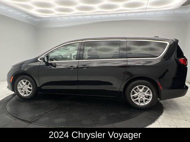 2024 Chrysler Voyager LX