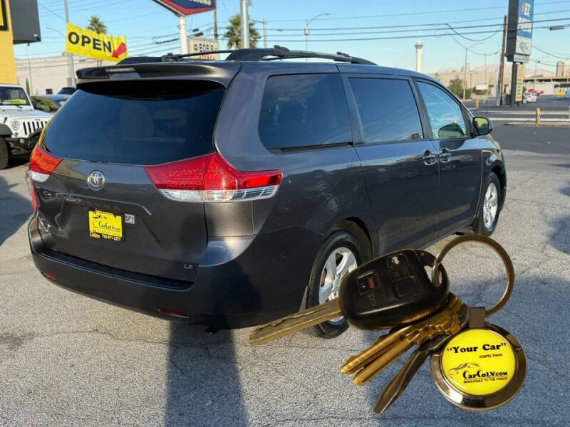 2011 Toyota Sienna LE 7-Passenger Auto Access Seat