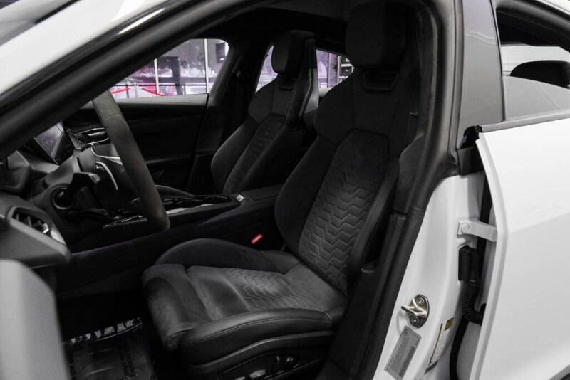 2024 Audi e-tron GT quattro Prestige