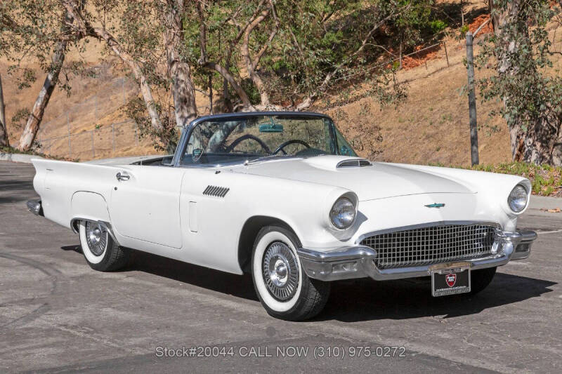 1957 Ford Thunderbird