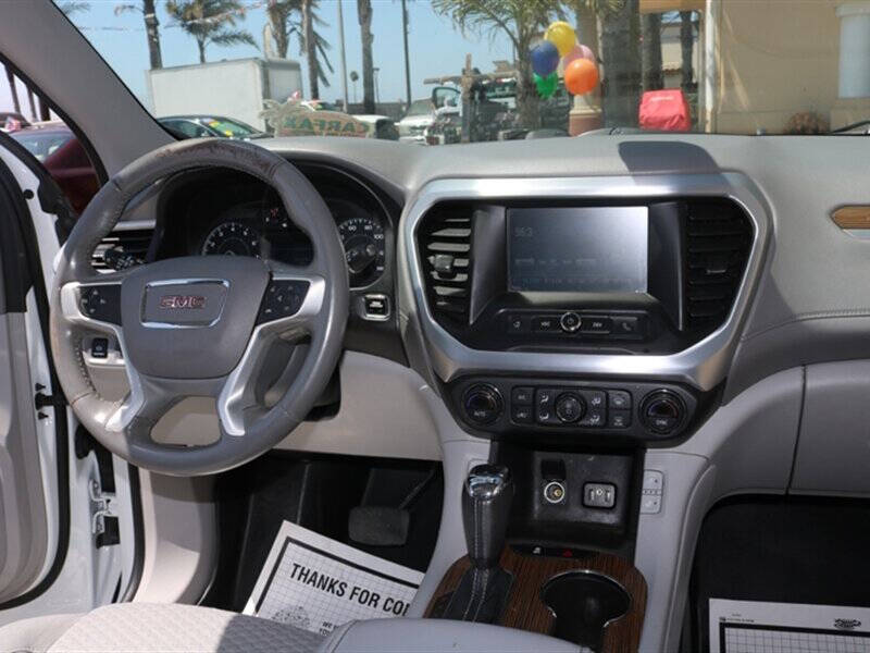 2017 GMC Acadia SLE-2