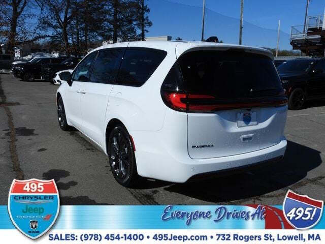 2026 Chrysler Pacifica Select