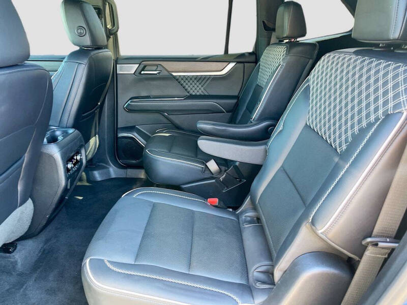 2024 GMC Acadia Denali