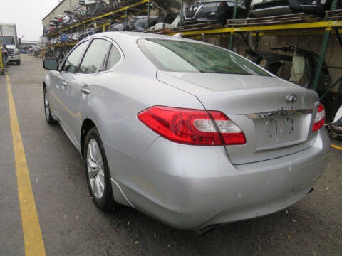 2011 Infiniti M56 x