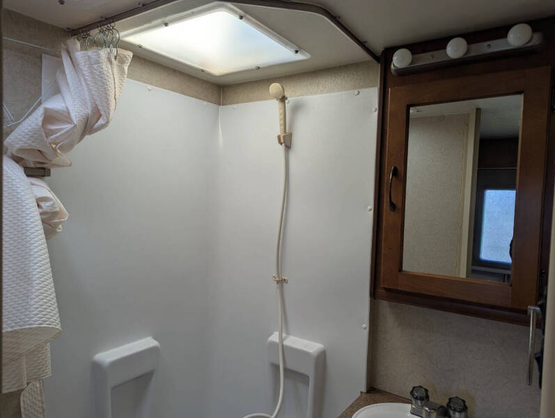 2015 Lance 1995 / 23ft