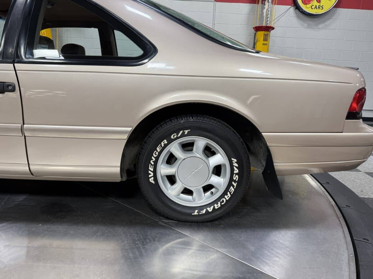 1993 Ford Thunderbird 26