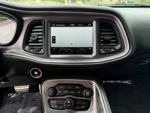 2017 Dodge Challenger 392 HEMI Scat Pack Shaker