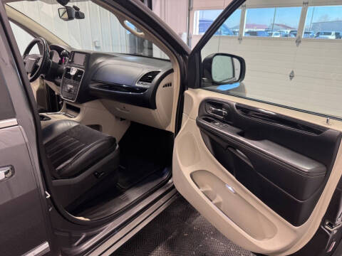 2016 Chrysler Town and Country Limited