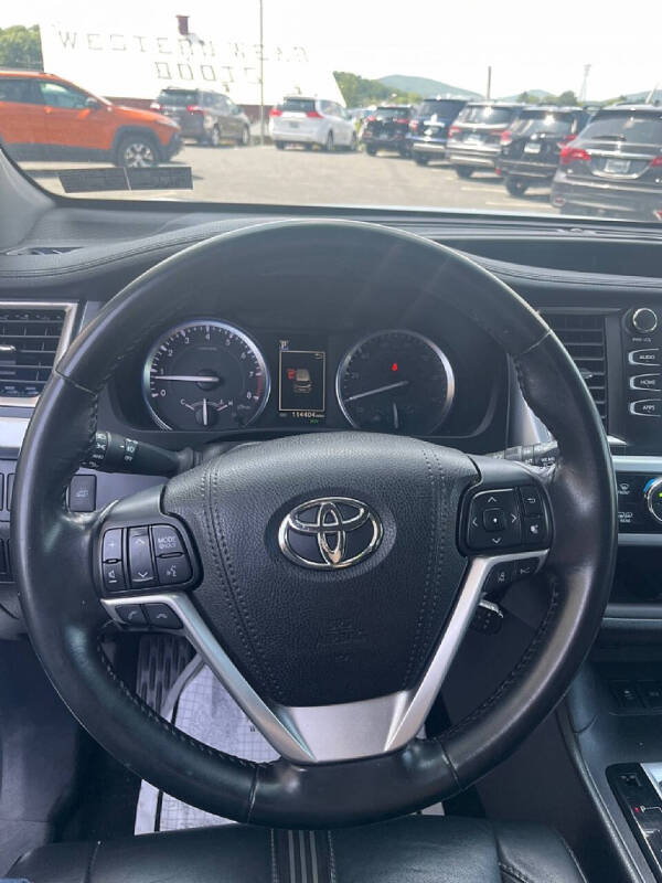 2017 Toyota Highlander SE