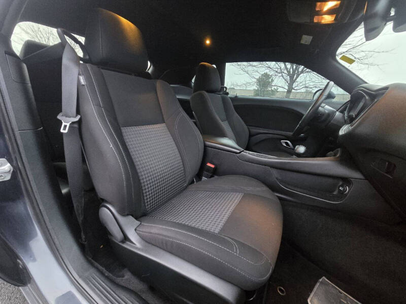 2016 Dodge Challenger SXT Plus