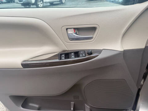 2017 Toyota Sienna XLE Premium 7-Passenger