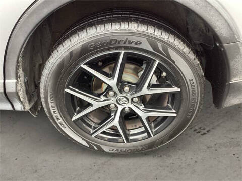 2017 Toyota RAV4 Hybrid SE