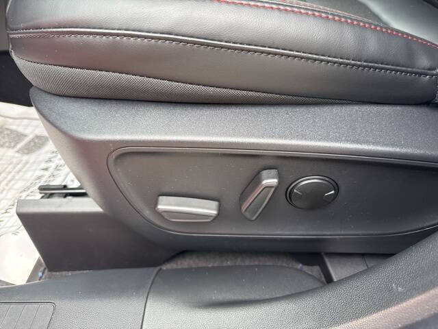 2025 Ford Escape Hybrid ST-Line