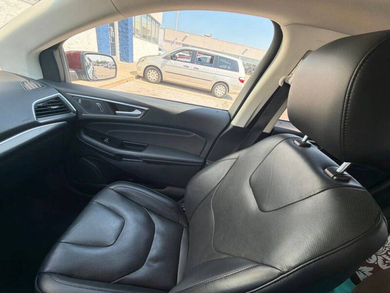 2020 Ford Edge Titanium