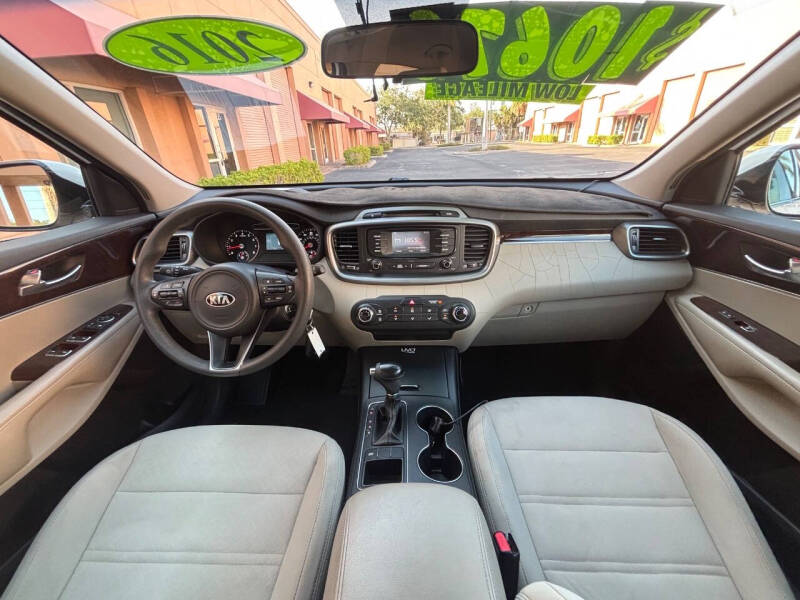 2016 Kia Sorento LX