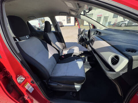 2014 Toyota Yaris 5-Door LE