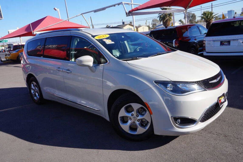 2017 Chrysler Pacifica Touring-L Plus