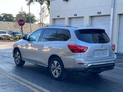 2020 Nissan Pathfinder SV