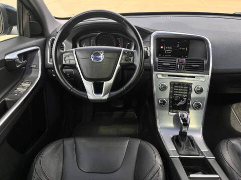 2017 Volvo XC60 T5 Dynamic