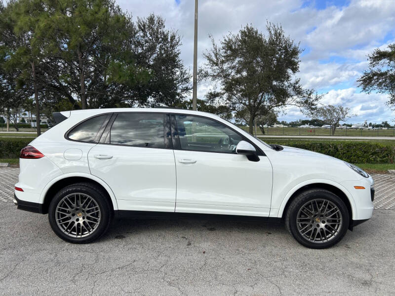 2017 Porsche Cayenne Platinum Edition