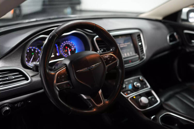 2017 Chrysler 200 Limited Platinum