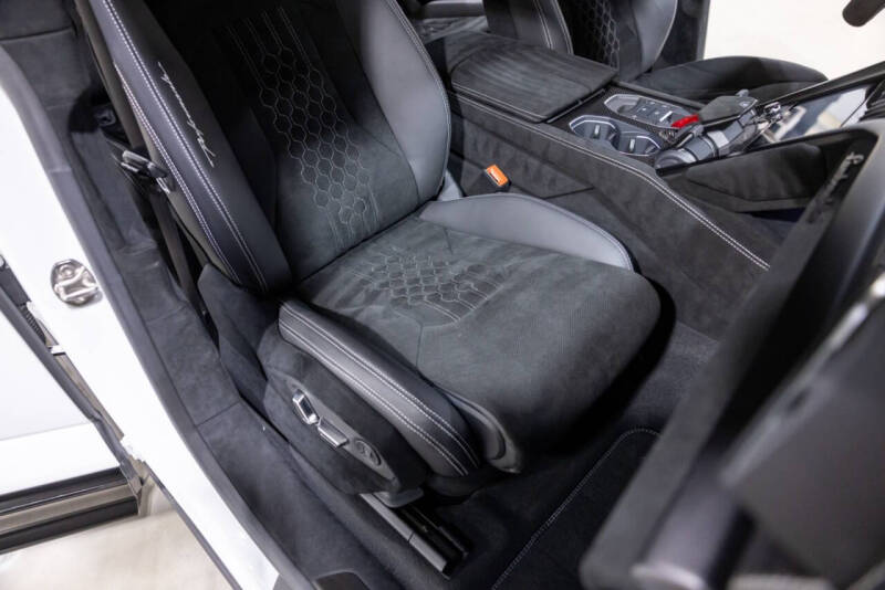 2023 Lamborghini Urus Performante