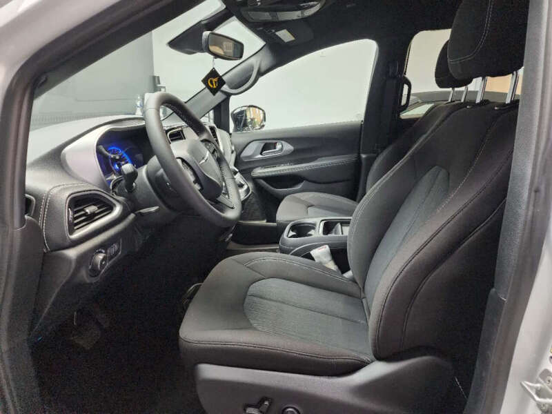 2024 Chrysler Pacifica Touring