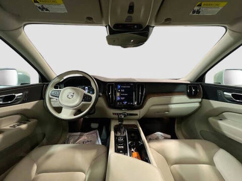 2021 Volvo XC60 T5 Momentum
